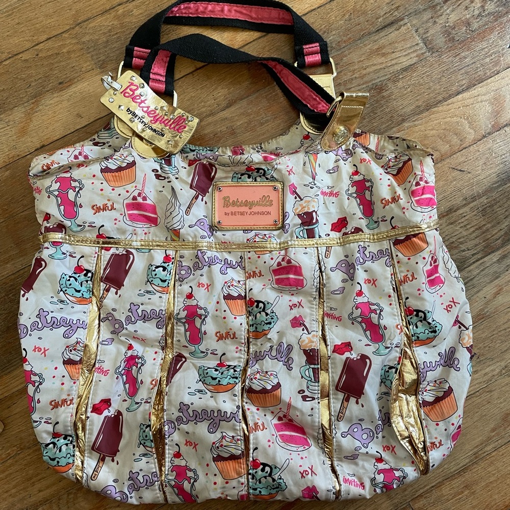 Betsey Johnson | White and Gold large sweets purse